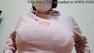 This married woman touches her pussy while masturbating in the full video 😊