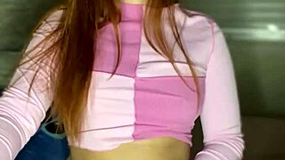 ruiva sentando no pau preto