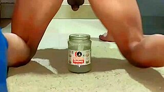 Small clitty rubbing and pissing