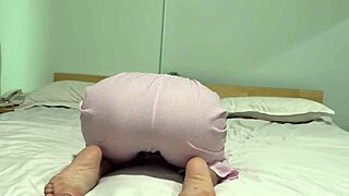 JUICY ASS amateur girl WORKS OUT before SLEEP in photoshoot sexy curvy fat teen