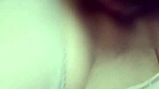 เย็ดสาวรุ่นแม่ คาชุดลูกไม้สีแดง ผลัดกันอมควยและเลียหี ก่อนเย็ดกัน with mature milf