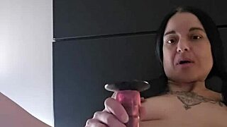 Emy angel touches herself and rubs on her toy 😍 so hot!