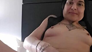 Emy angel touches herself and rubs on her toy 😍 so hot!