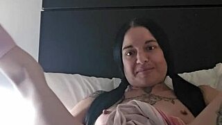 Emy angel touches herself and rubs on her toy 😍 so hot!