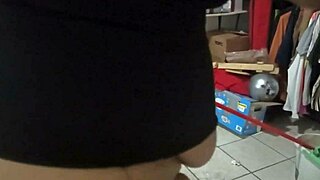 Madrastra Sexy Cleans The Dormitorio In Tanga And Records For Her Hijastro