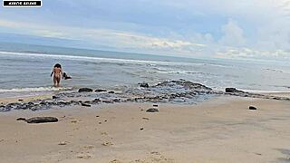 Bricadeira Acaba Em Muito Sexo Numa Praia Movimenta!