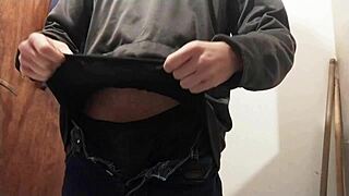 i squeezed a huge load of tasty cum from my cock 😋