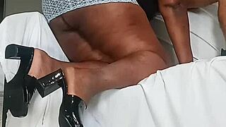 i'm watching this sexy thick girl show off her pretty pussy lips and big ass.