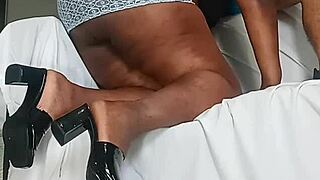 i'm watching this sexy thick girl show off her pretty pussy lips and big ass.