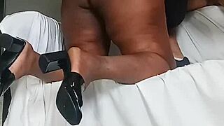 i'm watching this sexy thick girl show off her pretty pussy lips and big ass.