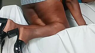 i'm watching this sexy thick girl show off her pretty pussy lips and big ass.