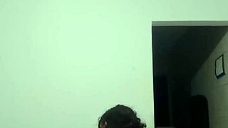 putinha dançando funk bem gostoso com tesão ficou peladinha jogando a buceta pro ar