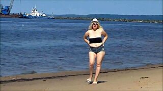 big butts in jeans shorts 4