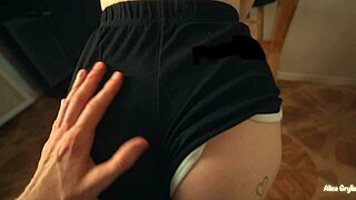 midnight thirst ends in huge extreme squirt for teen 18+ roommate