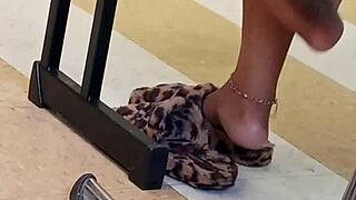 ebony teen 18+ lightskin soles candid 😍