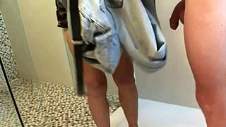 No-condom massage in Asian Thai parlor with big client and skinny girl