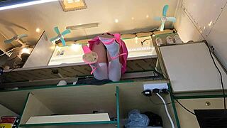 hot 18 yo chick upskirt at work