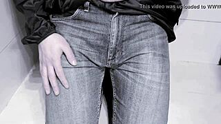I Pee in Jeans in Toilet