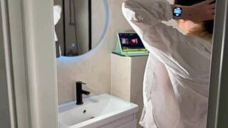 Hey, asked alt-girl for shower nudes and check this out! 🚿