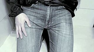 I Pee in Jeans in Toilet