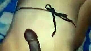 Vecina de culo perfecto se deja follar pequeña vagina joven amigo del padre