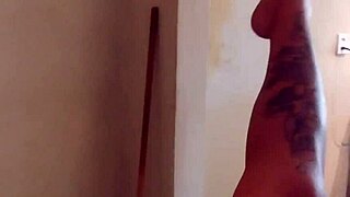 espiei a safada dançando e meti o pau nela gemendo alto 😈