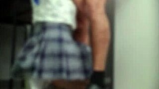 Hermanastra argentina se escapa de clases para follar con su profesor