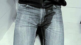 I Pee in Jeans in Toilet