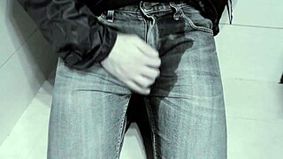 I Pee in Jeans in Toilet