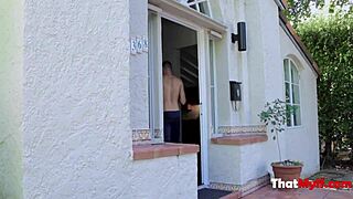 Hairy Cunt Or Clean Shaved Cunt Morning Shower!