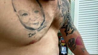 Patroa Gostosa Pays Mini Piscineiro With Her Pussy For Pool Service