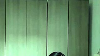 sapphire takes a huge bbc dildo to put it in her wet pussy and cum