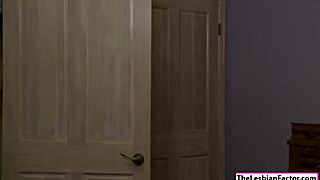 i, nina, teech the newb how to eat pusy