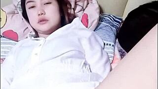 Intense solo machine session with squirt