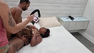 bastidores da primeira vez no porno da milf grandona achocolatada dando muito cu e ganhando muito leite