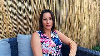 Kyara Jolie milf gourmande de sexe with big natural tits