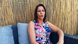 Kyara Jolie milf gourmande de sexe with big natural tits