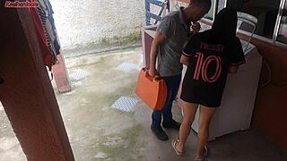 Dona de Casa Seduces Technician with Her Ass