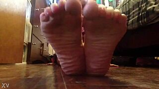 Aniytta performs teasing foot fetish show on livejasmin