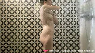vends-ta-culotte - french amateur washes and masturbates with shower jet - annatamuse