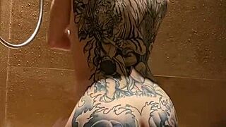 carolina iena taking a sensual shower and showing her feet