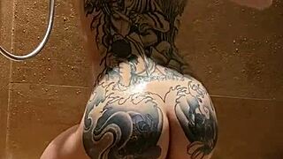 carolina iena taking a sensual shower and showing her feet