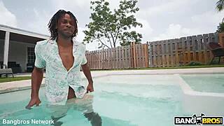 She squirts wildly on her vacation trip