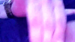 Me toco mientras veo porno, ¡qué excitante! 😍