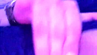 Me toco mientras veo porno, ¡qué excitante! 😍