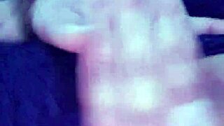 Me toco mientras veo porno, ¡qué excitante! 😍