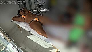 usei um biqu�ni todo socado na bucetinha para fazer uma massagem deliciosa