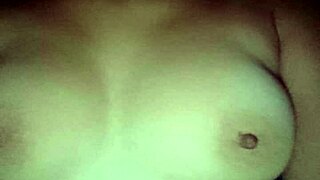 la putita de LESLIE loves showing off her ass and tits in casual homemade tease