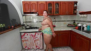 I can't resist fucking my friend's hot wife in the kitchen