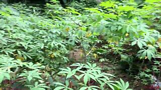 🤯 stepmom's hairy pussy gets roughed by bbc on christmas bush delivery!